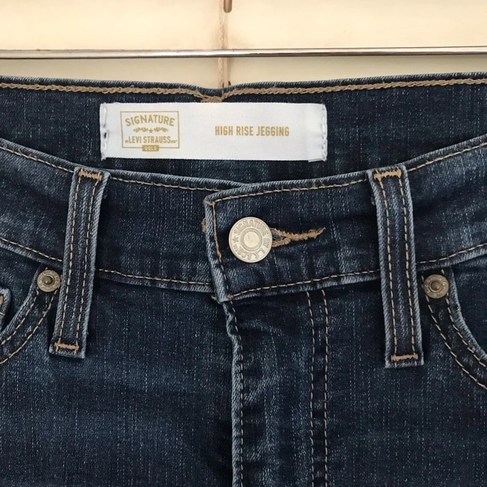 Signature Levi Straus Gold High Rise Jegging Jeans 9 - 29 Five Pocket